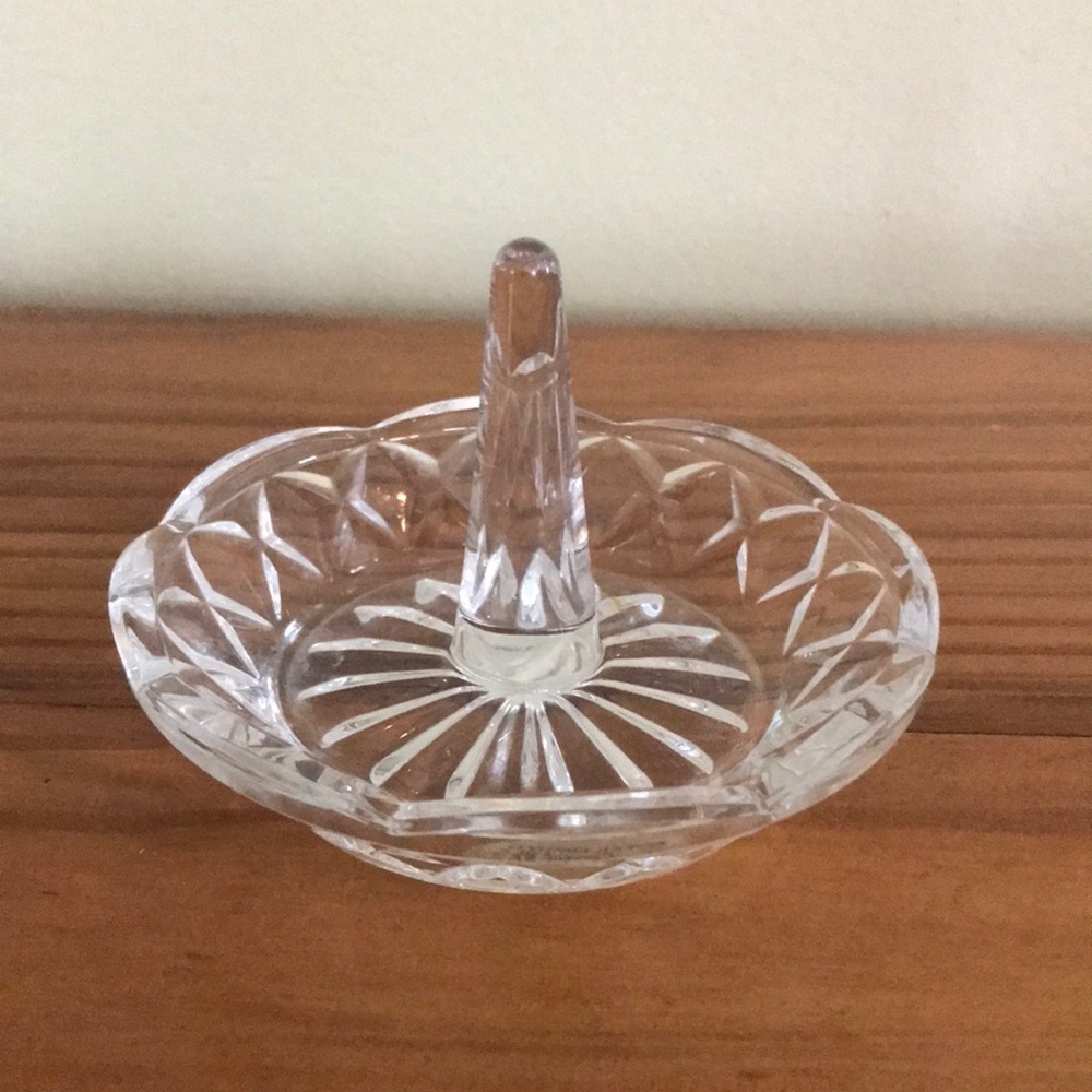 VTG Royal Limited Crystal ring holder. Starburst pattern. EUC. Jewelry holder.